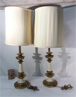 Paires de lampes de table blanches et dorées