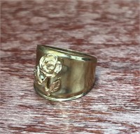 14k Yellow Gold Ring Size 9 Flower