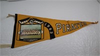 1963 Pittsburgh Pirates Team Photo & Pendant
