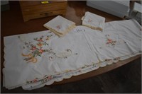 Beautiful Embroidered Tablecloth 102x64 & 12-