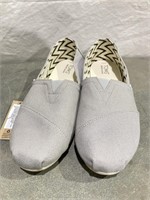 Tom’s Ladies Shoes Size 11 ^