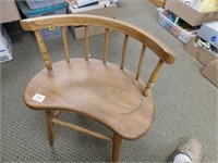 SMALL CURVED CHAIR