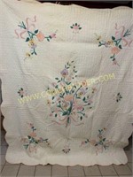 Floral quilt with scalloped edges