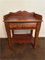 Broyhill one drawer stand