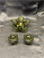 Three pieces of Tiff and glass, Duncan pattern, on