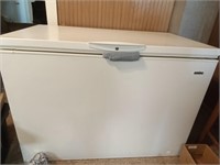 Kenmore chest freezer with baskets, 48" x 27.5" x