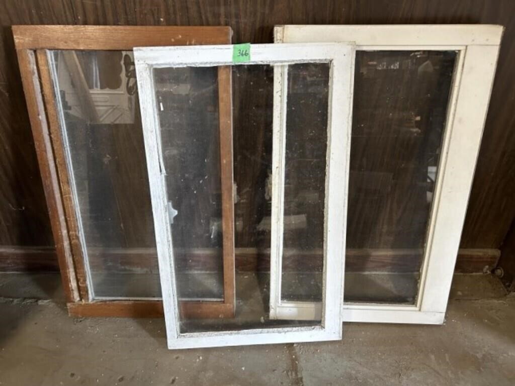 3 - 19 x 32 Windows