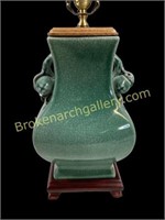 Asian vase Form Table Lamp