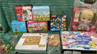1 LOT ASSORTED TOYS INCLUDING MAGNET MAZE,