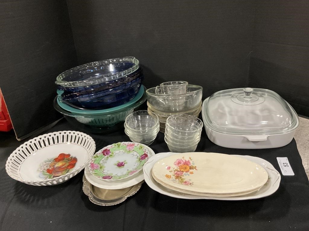 Pyrex Corning Bakeware, Decorative Plates.