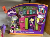 POLLY POCKET FASHION CHANGE PHOTO BOOTH