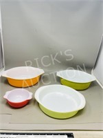 4pc vintage Pyrex dishes