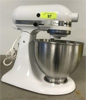 CLASSIC KITCHEN AID WITH ATTACHMENTS