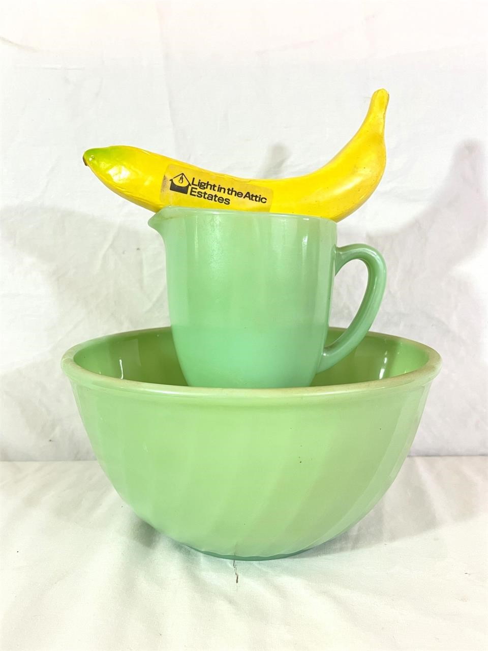 1950s Fire King Jadeite Mix'g Bowl & Measuring Cup
