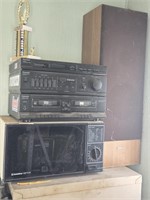 GOLDSTAR MICROWAVE AND PARASONIC STEREO