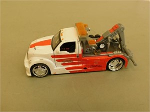 Tow Truck 1:24 scale Die Cast Truck