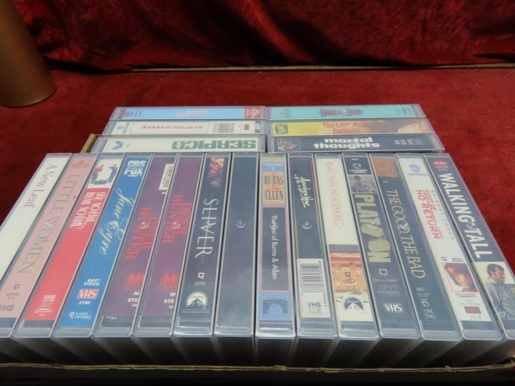 (21)VHS Classic movies w/hard cases.