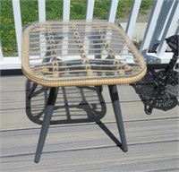 side table w/glass top 18"