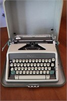 Olympia Werke AG Wilhelmshaven, Germany Typewriter