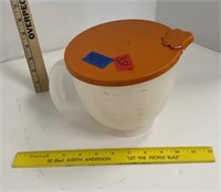 Tupperware Measuring MixingBowl With Lid