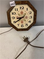 ELECTRIC CLOCK WITH CORD