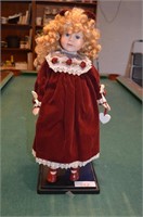Lucy 1998 Annual Doll