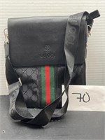 Faux "Gucci" side purse (not authentic)