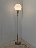 1950'S CHROME & WOOD FLOOR LAMP WITH A GLOBE TOP