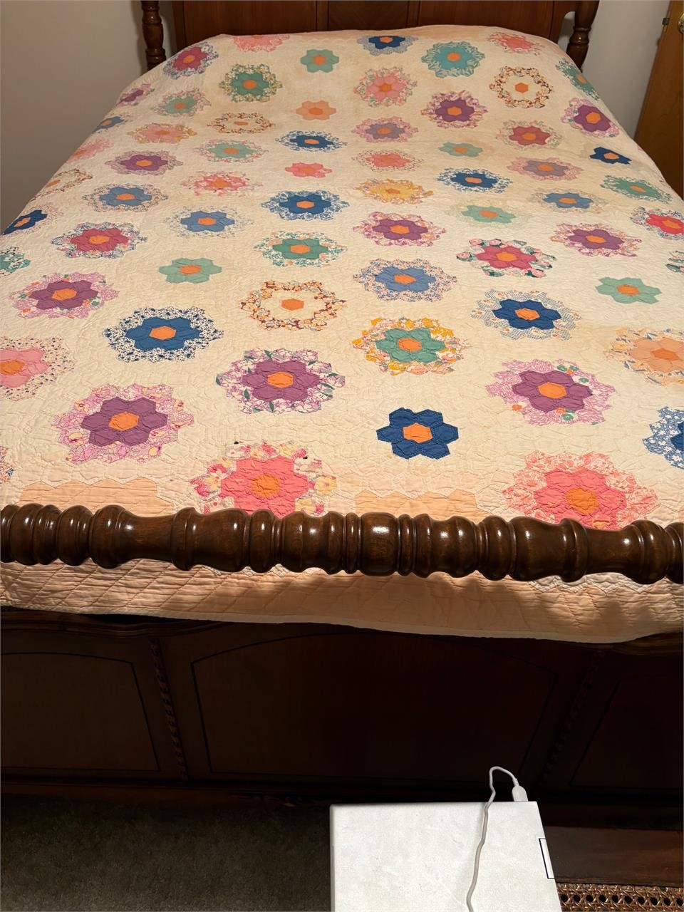 Quilt - Full - “Flower Pattern”