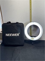 neewer ring light woks