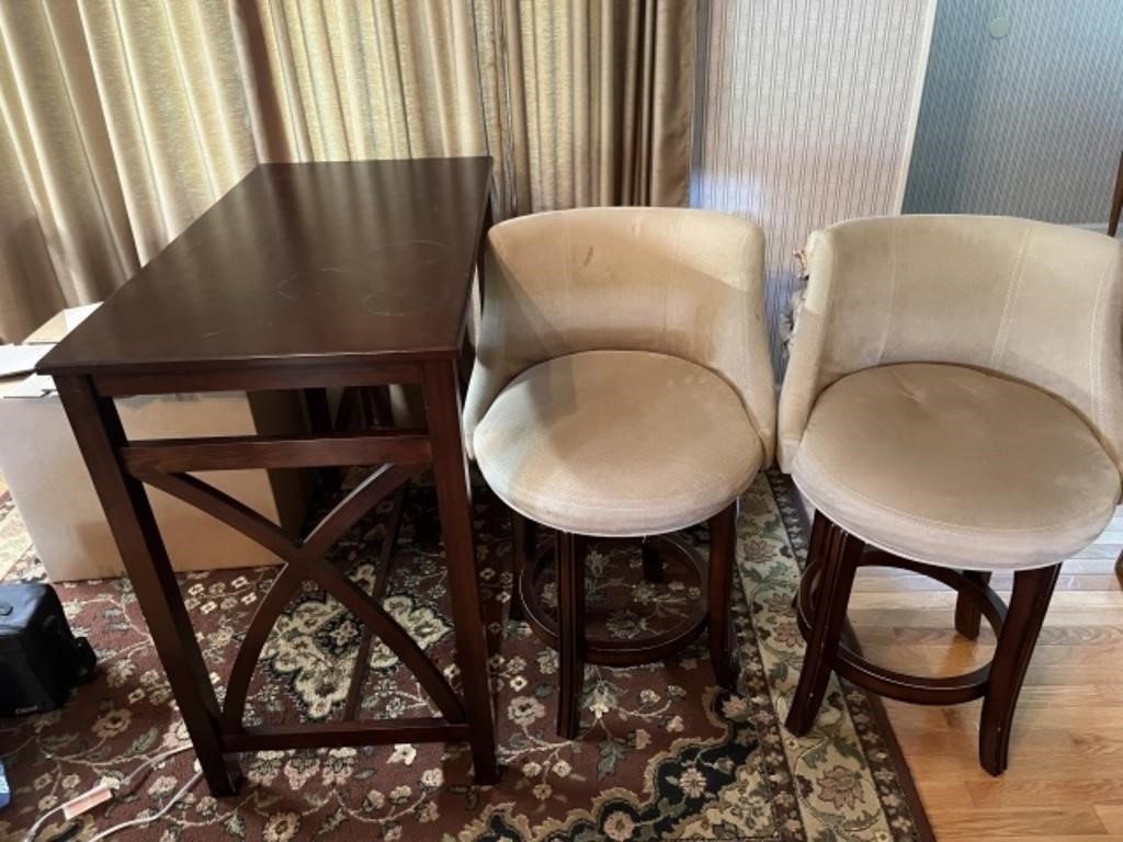 Kitchen table and 2 bar stools