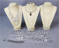 Necklaces / 16 pc