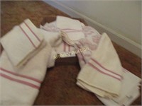 Box lot-towel, hand towels and wash cloths
