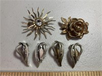 2 vintage Sarah cov pins & 2 sets earrings