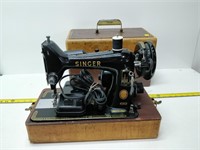 vintage singer sewing machine (1955)