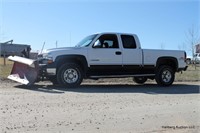 2002 Chevrolet 2500 HD with Western V Plow