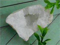 GEODE ROCK STONE LAPIDARY SPECIMEN