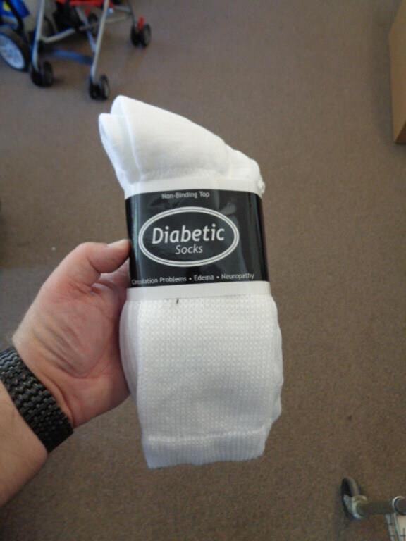 NEW 3PR DIABETIC SOCKS SZ 10-13