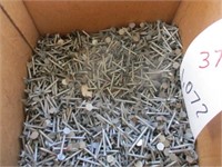 1072) Partial box 1-1/4 roofing nails