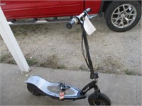 726) Razor battery powerd 2 wheel scooter