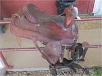 1454) Hereford 15" saddle