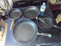 4 NON STICK FRYING PANS