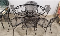 Round metal outdoor table, w (6) chairs, missing