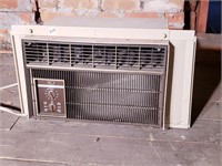 WINDOW AIR CONDITIONER