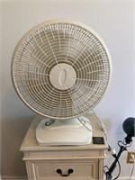 White Oscillating 3-Speed Table Fan