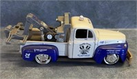 1/24 scale 1948 Ford tow truck. Good condition