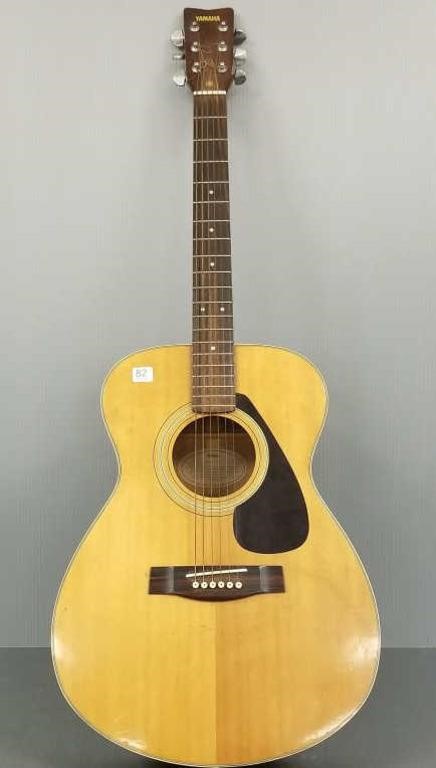 Yamaha FG331 guitar