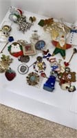 Lot of Christmas, USA, & other brooches/pins