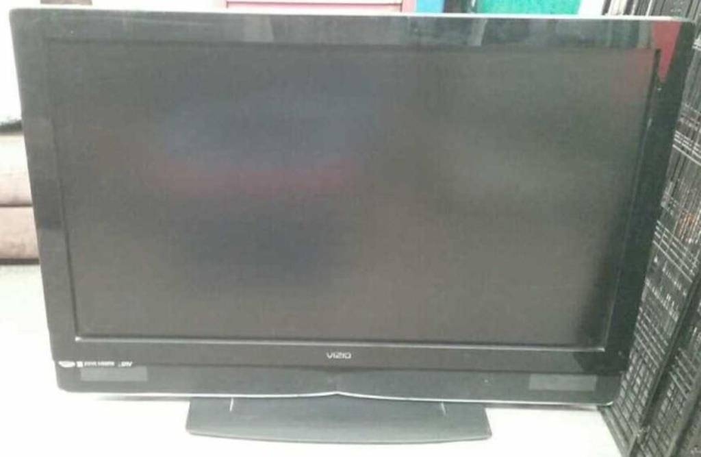 Vizio 42" Television With Remote, Powers On