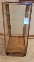 Glass tiered display case